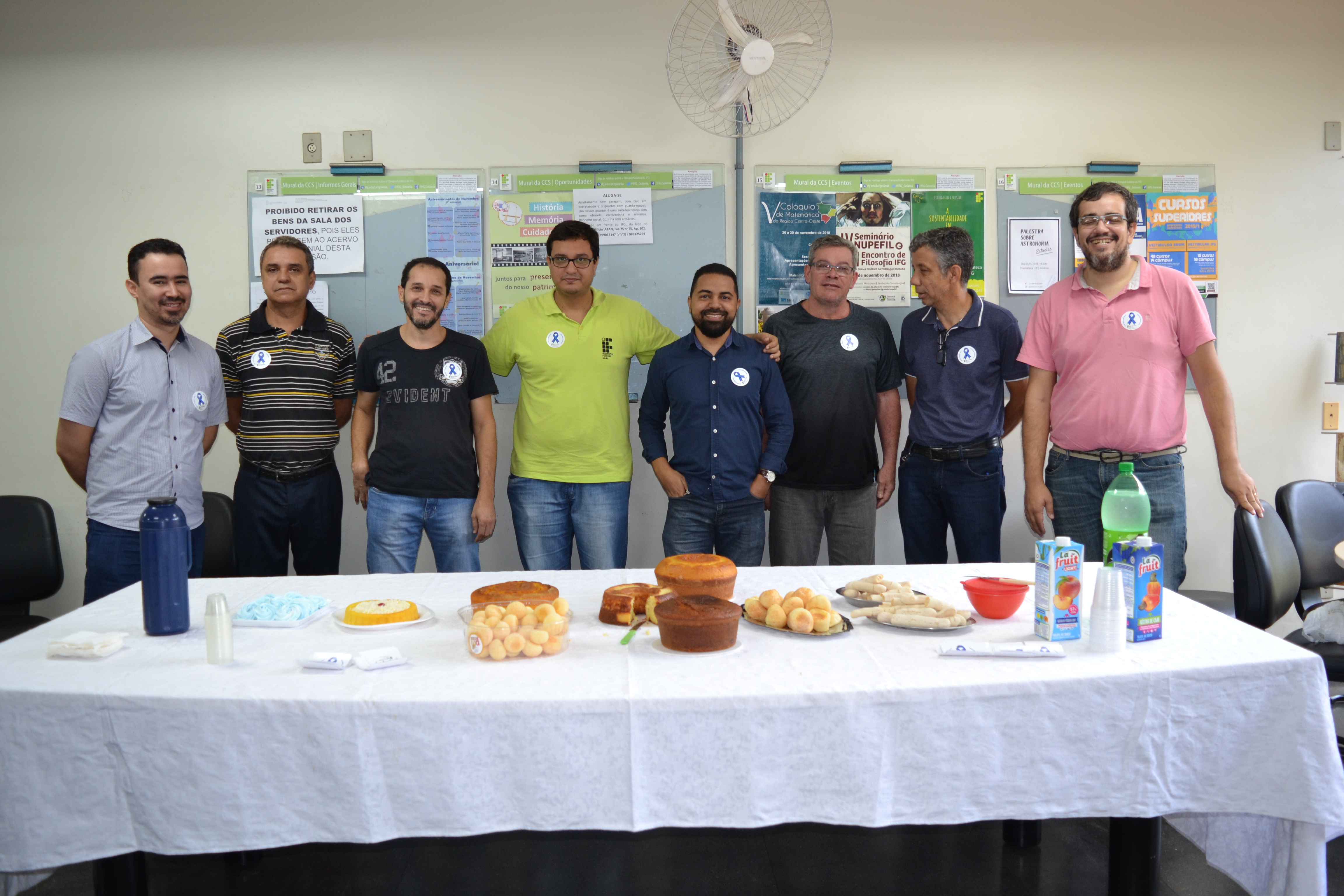 Servidores durante café da manhã comunitário, atividade que integrou a programação da campanha Novembro Azul no IFG - Câmpus Goiânia